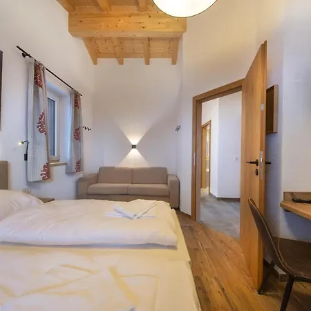 Chalet Alpine Retreat In Rossberg *